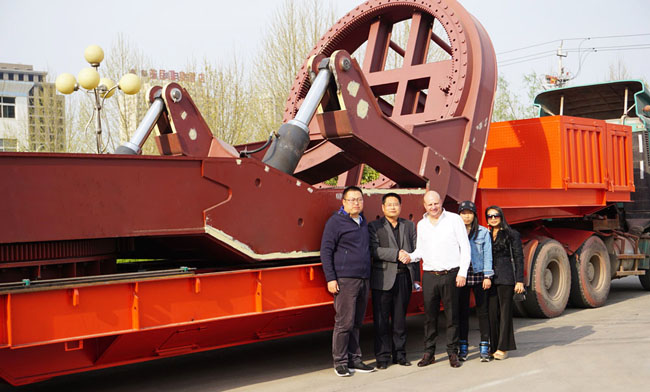 1523845042246642.jpg Customer visit TITAN VEHICLE (1).jpg