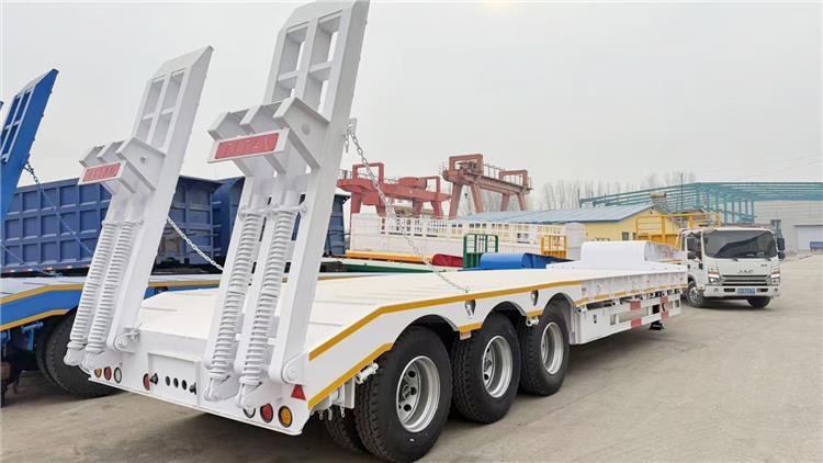 Tri Axle Low Bed Trailer for Sale In Tanzania