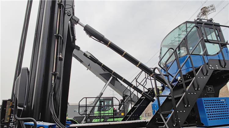 Xcf30kt Shipping Container Lift Truck Handler For Sale In Tanzania